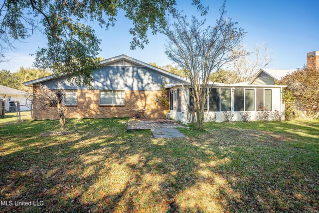 2704 Catherine Drive, Ocean Springs, MS 39564