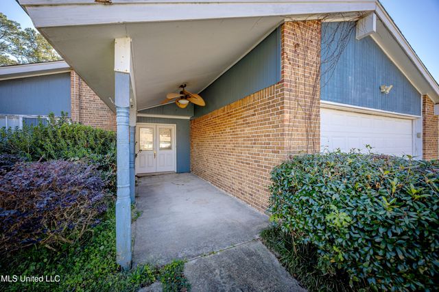 2704 Catherine Drive, Ocean Springs, MS 39564