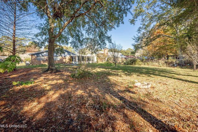 2704 Catherine Drive, Ocean Springs, MS 39564