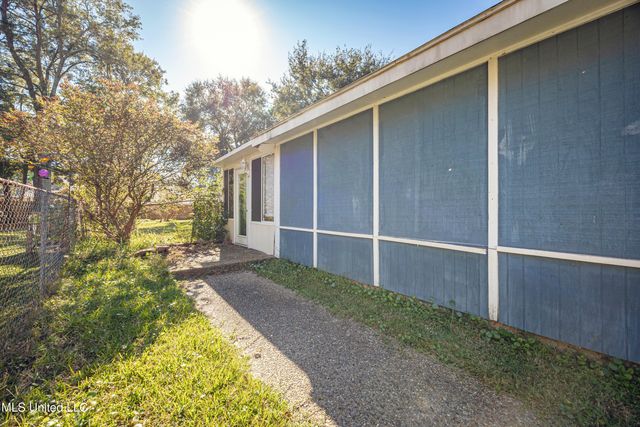 2704 Catherine Drive, Ocean Springs, MS 39564