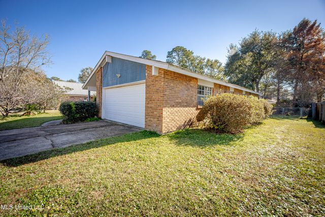 2704 Catherine Drive, Ocean Springs, MS 39564