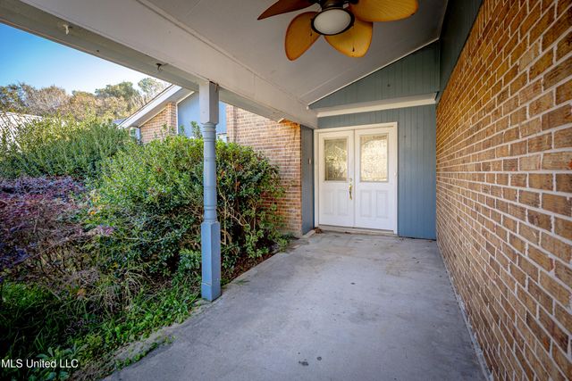 2704 Catherine Drive, Ocean Springs, MS 39564