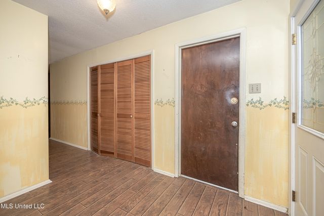 2704 Catherine Drive, Ocean Springs, MS 39564