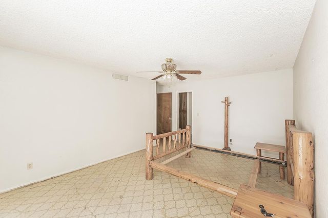 5276 Poinsettia Avenue, Clovis, CA 93619