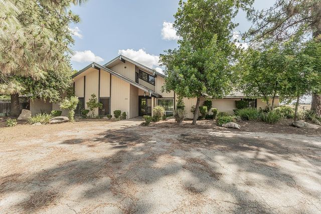 5276 Poinsettia Avenue, Clovis, CA 93619
