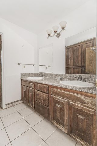 5276 Poinsettia Avenue, Clovis, CA 93619