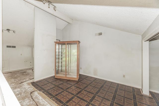 5276 Poinsettia Avenue, Clovis, CA 93619