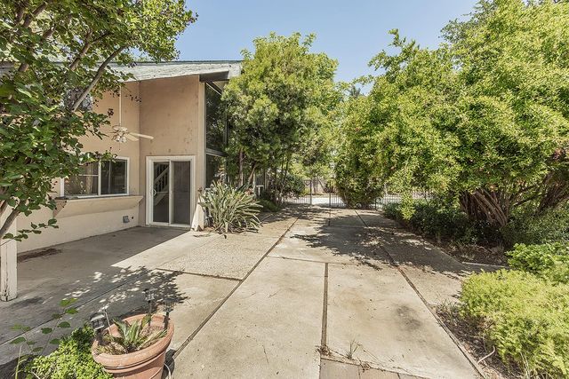 5276 Poinsettia Avenue, Clovis, CA 93619