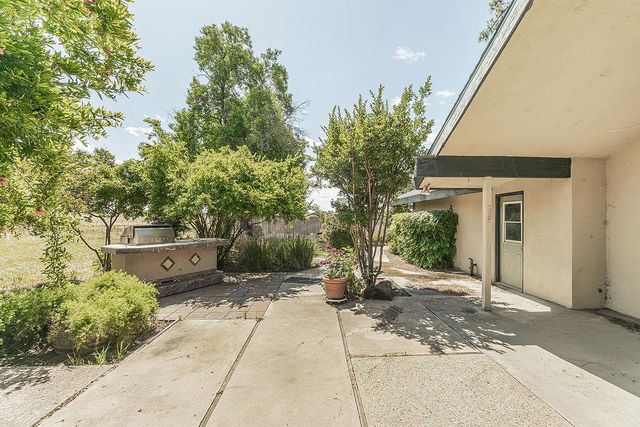 5276 Poinsettia Avenue, Clovis, CA 93619