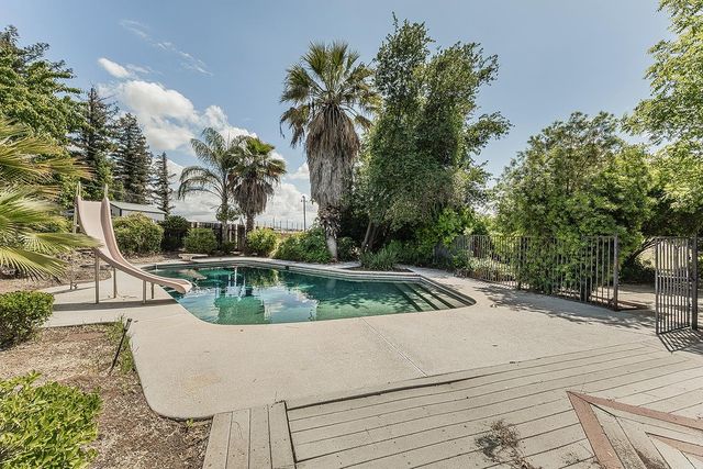 5276 Poinsettia Avenue, Clovis, CA 93619