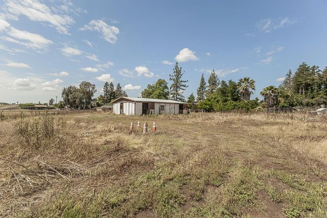 5276 Poinsettia Avenue, Clovis, CA 93619