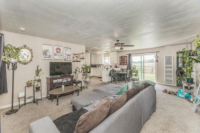 5276 Poinsettia Avenue, Clovis, CA 93619