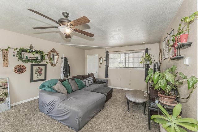 5276 Poinsettia Avenue, Clovis, CA 93619