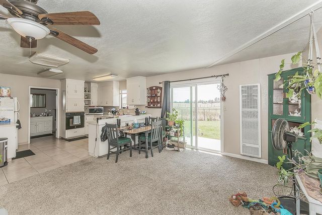 5276 Poinsettia Avenue, Clovis, CA 93619