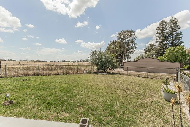 5276 Poinsettia Avenue, Clovis, CA 93619