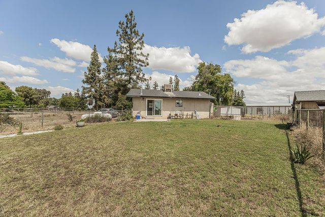 5276 Poinsettia Avenue, Clovis, CA 93619