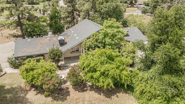 5276 Poinsettia Avenue, Clovis, CA 93619