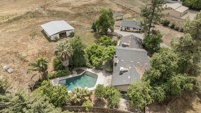 5276 Poinsettia Avenue, Clovis, CA 93619