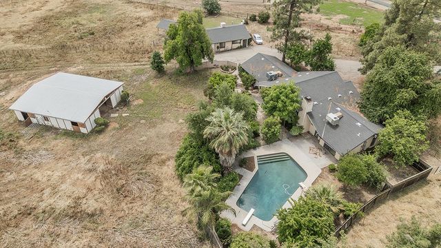 5276 Poinsettia Avenue, Clovis, CA 93619