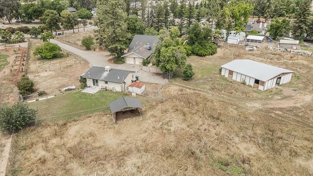 5276 Poinsettia Avenue, Clovis, CA 93619