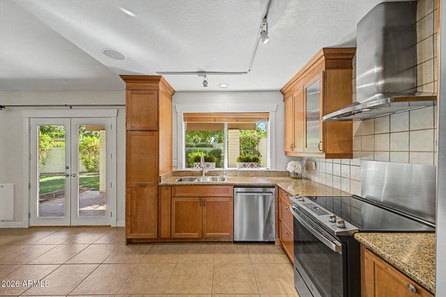 1221 E STEAMBOAT BEND Drive, Tempe, AZ 85283