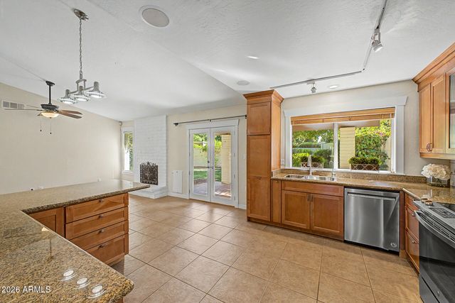 1221 E STEAMBOAT BEND Drive, Tempe, AZ 85283