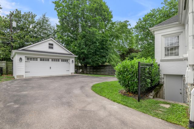 1028 Cooper Drive, Lexington, KY 40502