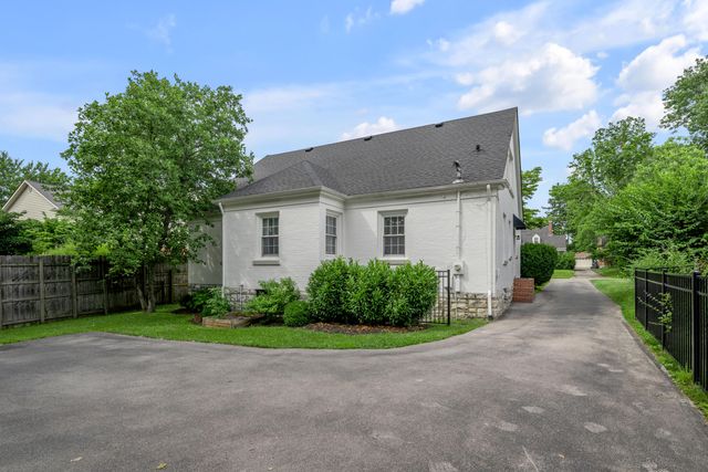 1028 Cooper Drive, Lexington, KY 40502
