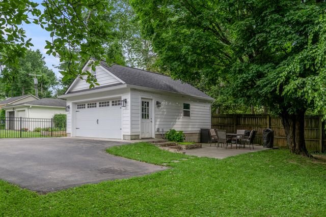 1028 Cooper Drive, Lexington, KY 40502