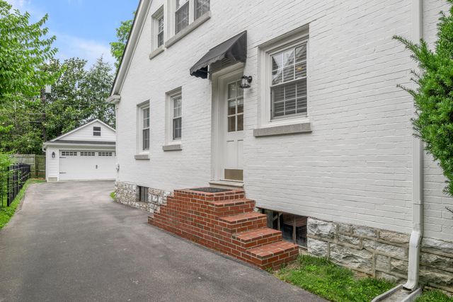 1028 Cooper Drive, Lexington, KY 40502