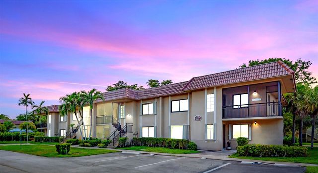 334 Lakeview Drive 204, Weston, FL 33326