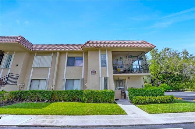 334 Lakeview Drive 204, Weston, FL 33326