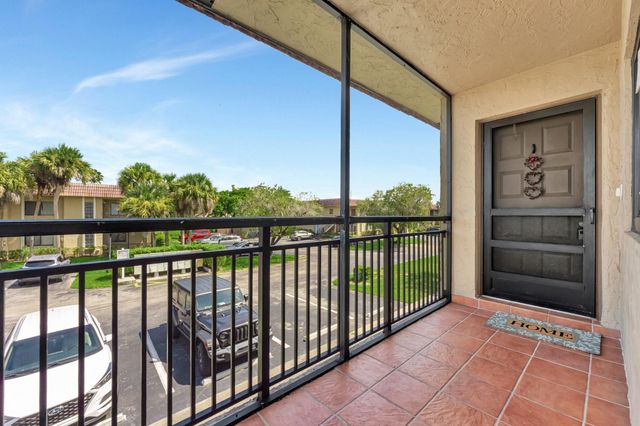334 Lakeview Drive 204, Weston, FL 33326