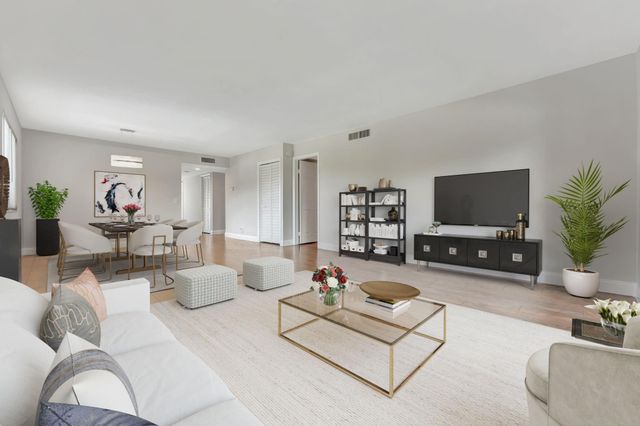 334 Lakeview Drive 204, Weston, FL 33326