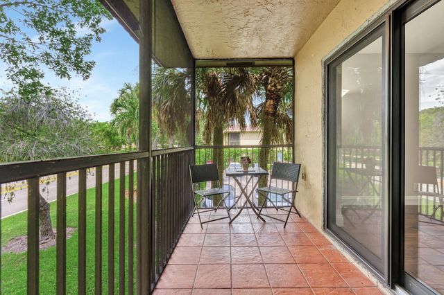 334 Lakeview Drive 204, Weston, FL 33326