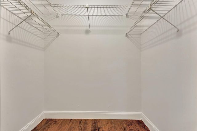 334 Lakeview Drive 204, Weston, FL 33326