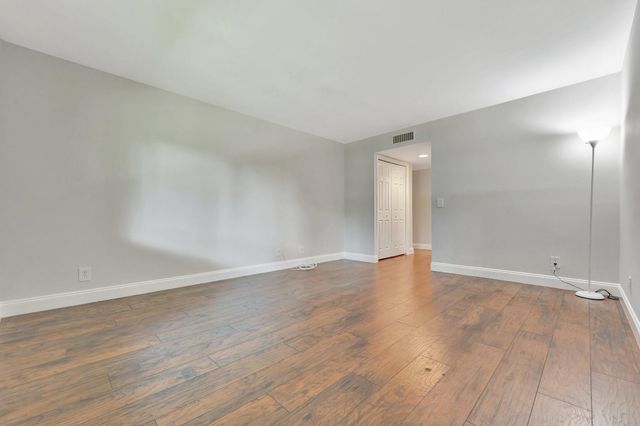 334 Lakeview Drive 204, Weston, FL 33326