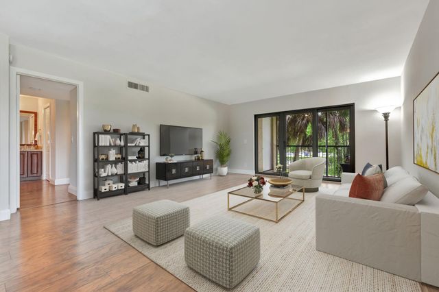 334 Lakeview Drive 204, Weston, FL 33326