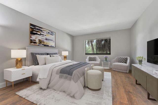 334 Lakeview Drive 204, Weston, FL 33326