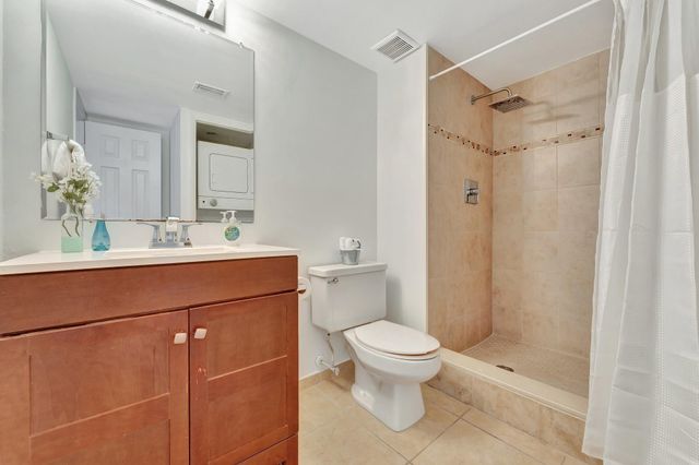 334 Lakeview Drive 204, Weston, FL 33326