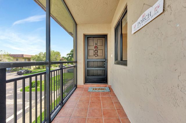 334 Lakeview Drive 204, Weston, FL 33326