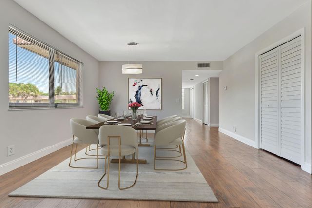 334 Lakeview Drive 204, Weston, FL 33326