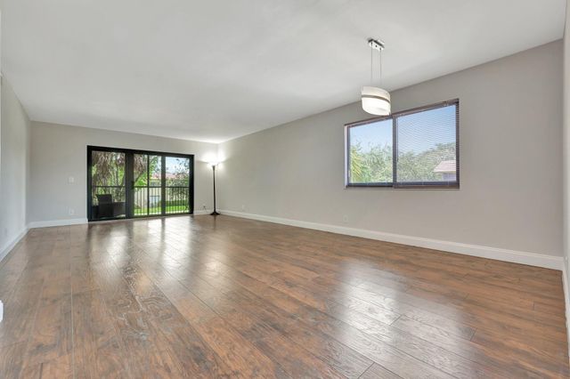 334 Lakeview Drive 204, Weston, FL 33326