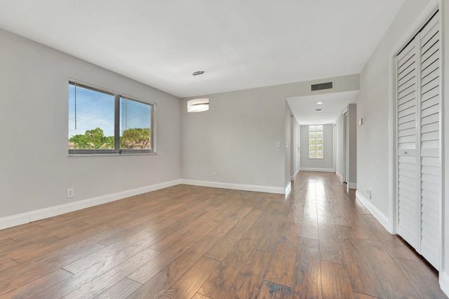 334 Lakeview Drive 204, Weston, FL 33326