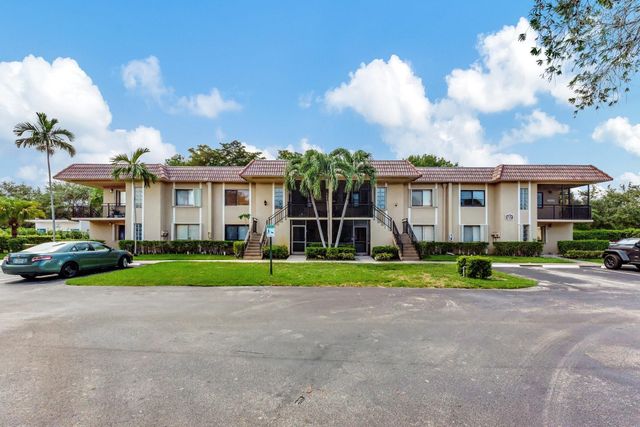 334 Lakeview Drive 204, Weston, FL 33326