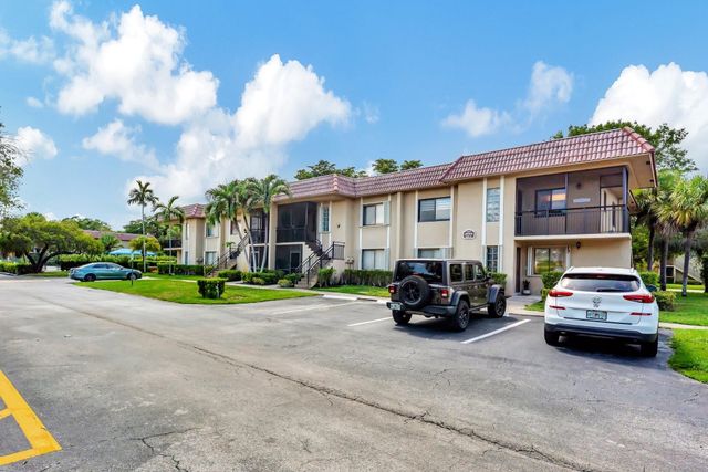 334 Lakeview Drive 204, Weston, FL 33326