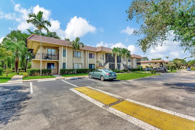 334 Lakeview Drive 204, Weston, FL 33326