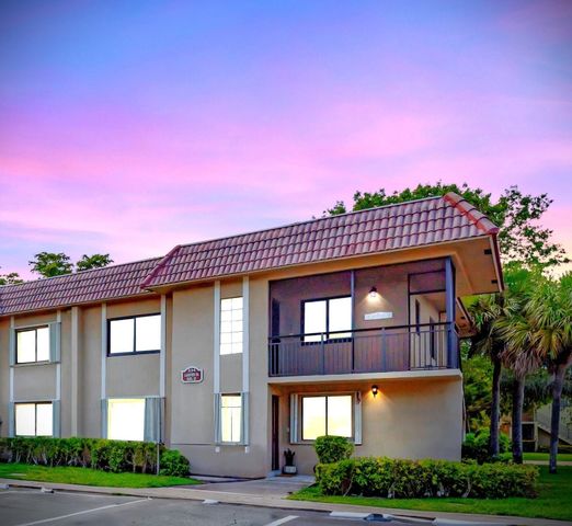 334 Lakeview Drive 204, Weston, FL 33326