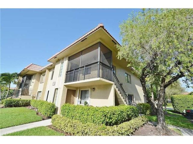 334 Lakeview Drive 204, Weston, FL 33326