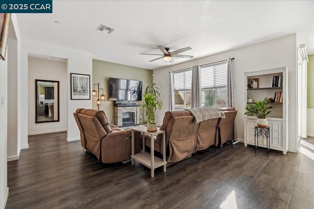 4528 Benton St, Antioch, CA 94531
